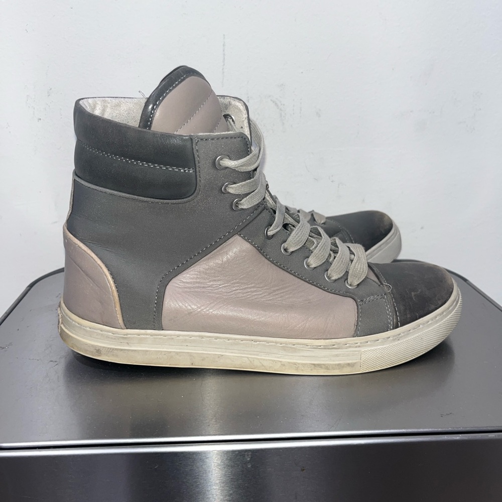 Gray leather high top sneakers - Picture 2 of 6